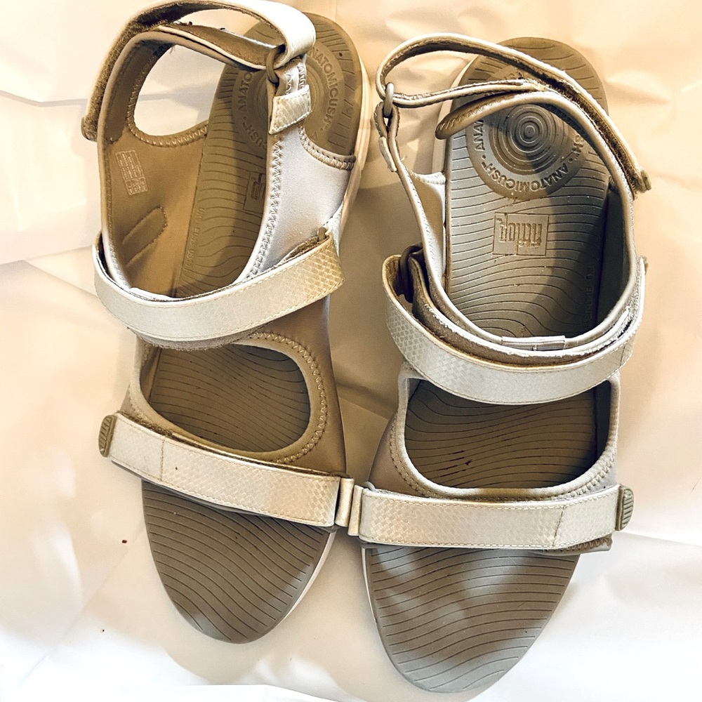 FITFLOP Light/Med/Gray Sandals 11M
